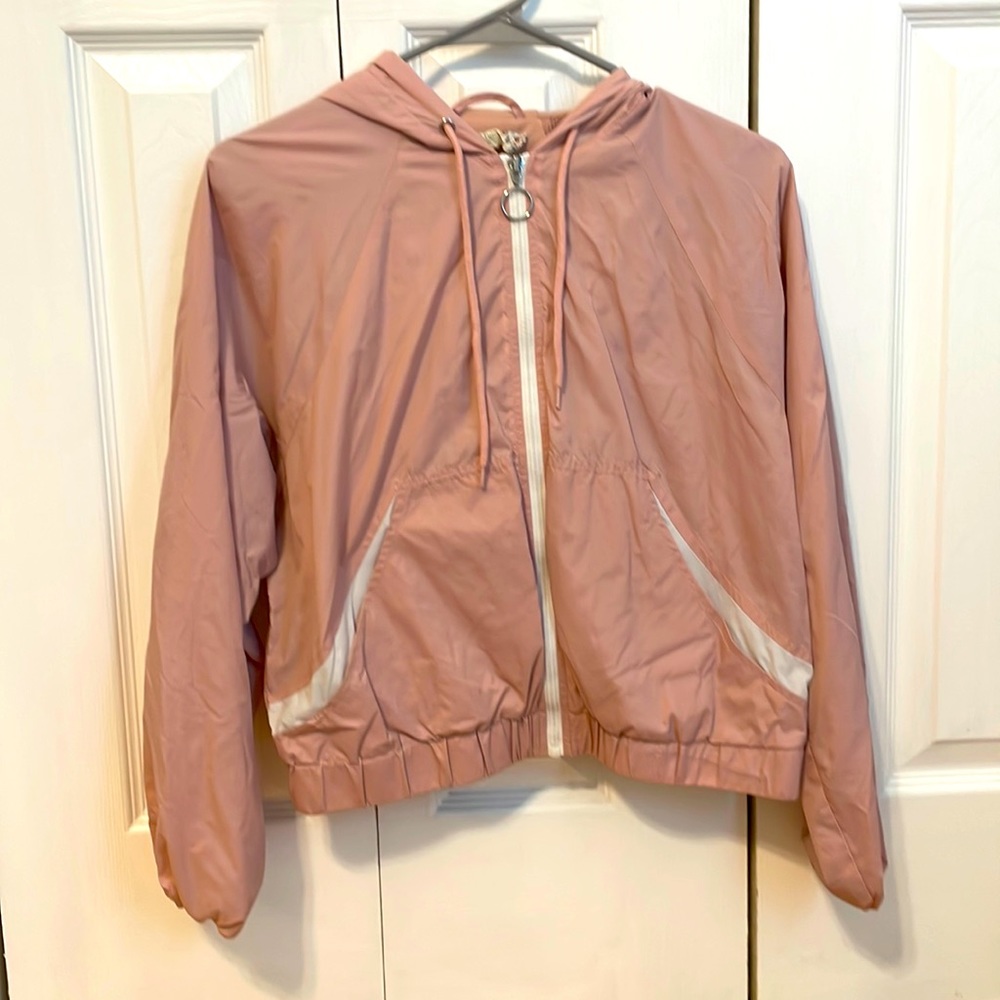 Cropped wind breaker